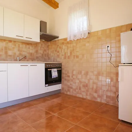Peaceful Bungalow Close To The Beach In